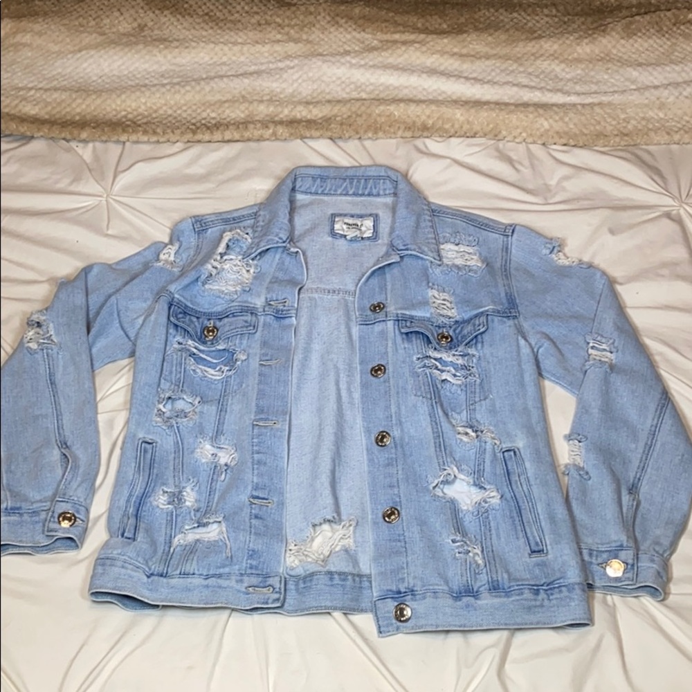 Forever 21 distressed jean jacket Small